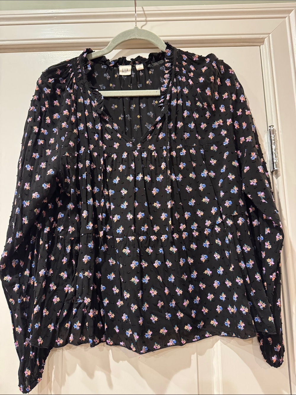 GAP Black Floral Long-Sleeve Ruffled V-Neck Blouse